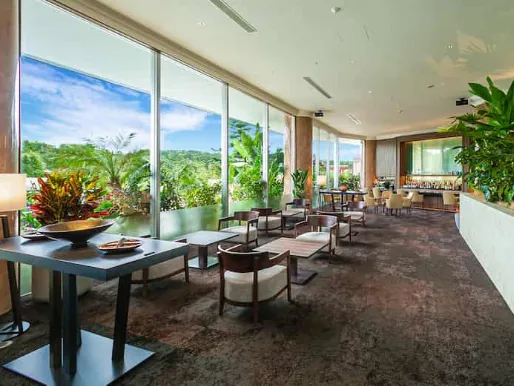 レストランサービススタッフ【飲食のオーダー受けや片付けなど】の画像