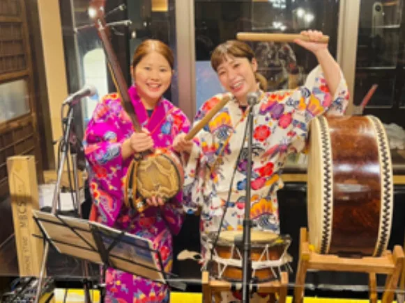 三線演奏スタッフの画像