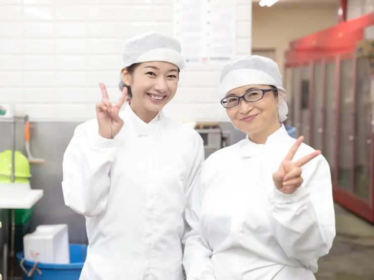 (未経験可)仕分けスタッフ【機械でカットされたお肉をトレーに並べ計量する作業】の画像