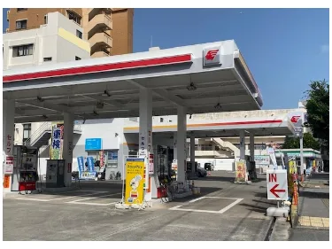 男女サービススタッフ【給油や洗車作業など簡単なお仕事】の画像