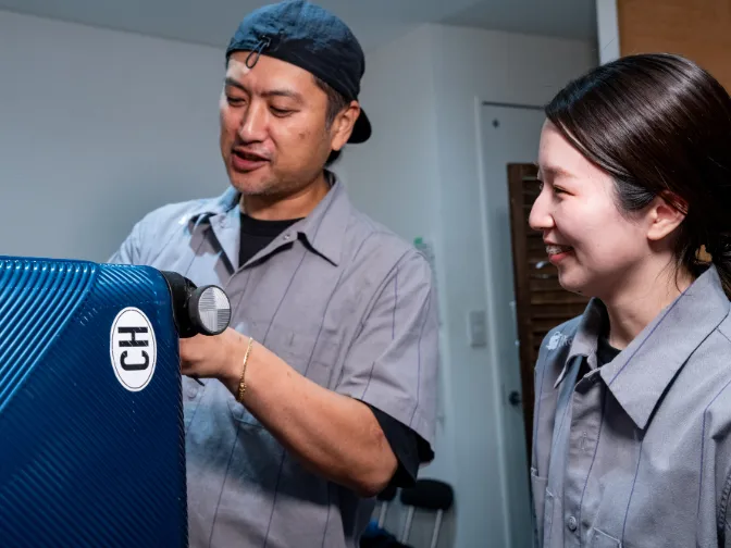 受付・修理スタッフ【接客対応やスーツケースなどの修理全般など】の画像