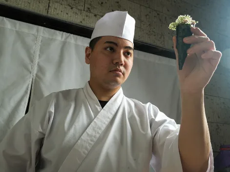 調理スタッフ【沖縄の食材を使用した江戸前寿司の盛り付けや仕込み等】の画像