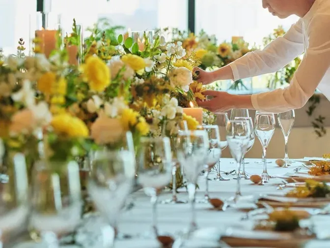 フラワーデザイナー【ホテル等ウェディング会場の装花装飾】の画像