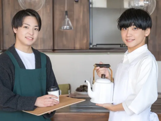 (未経験可)フードホールのスタッフ【接客や皿洗いなど】 の画像