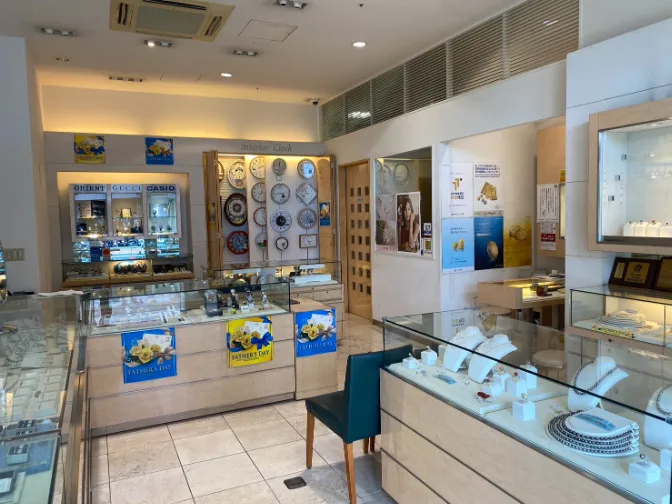 店舗販売スタッフ【時計やジュエリー地金等の接客販売】の画像