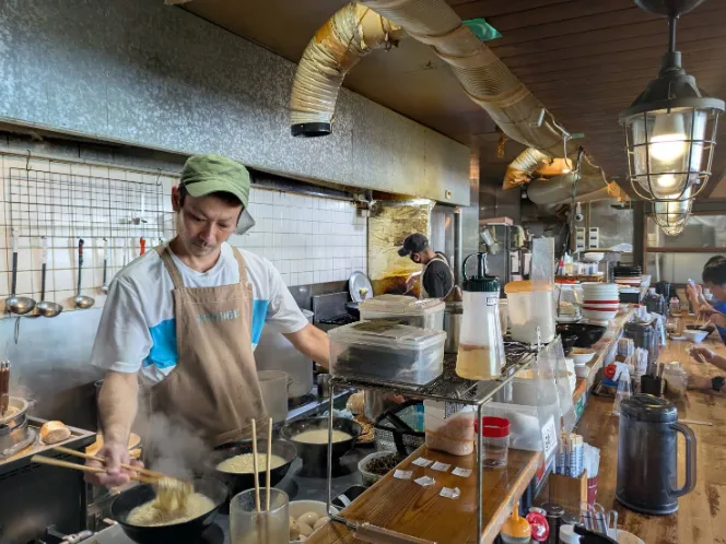 キッチンスタッフ(未経験可)【ラーメン屋での仕込みや盛付けなど】の画像