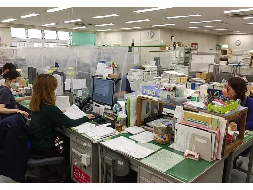 入出荷業務事務【シール貼りやデータ入力および伝票作成など】の画像