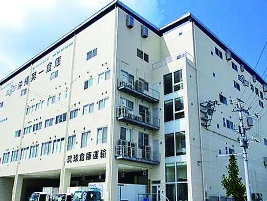 大型ドライバー【決まったルートへのコンテナの配送や商品の配達業務など】の画像