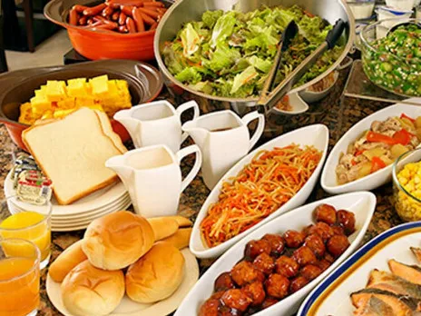 朝食ホールスタッフ【レストラン朝食会場での料理の補充や片付けなど】の画像
