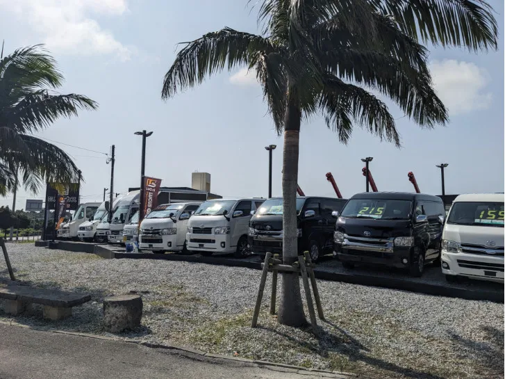 車の清掃スタッフ【中古車の清掃やワイパー交換などの簡単な部品交換など】の画像