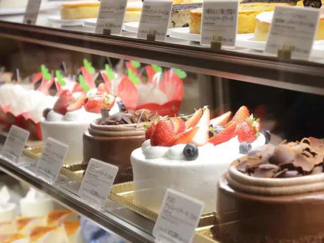 ケーキ販売スタッフ【ケーキのカットや陳列及び販売業務など】の画像