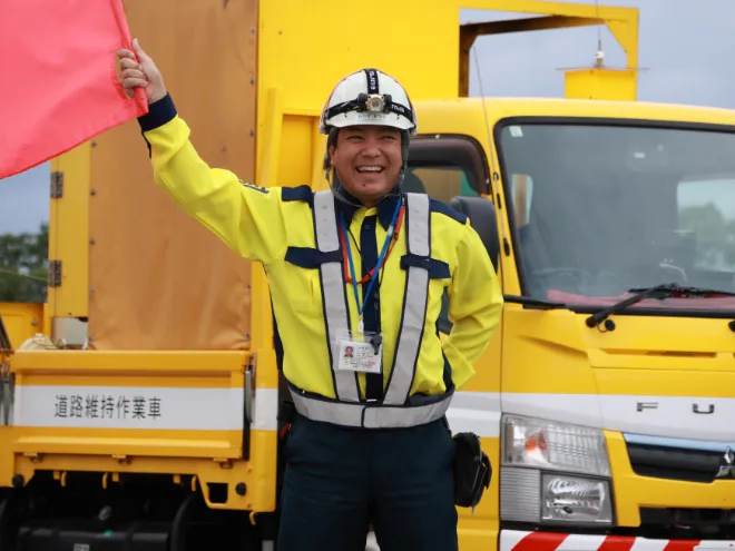 高速道路交通誘導警備【沖縄自動車道での車両の安全誘導及び監視業務】の画像