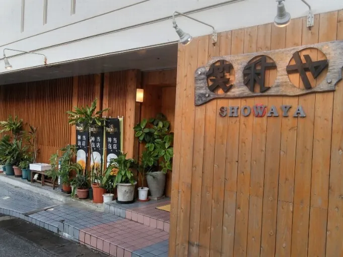 キッチン兼ホールスタッフ(未経験可)【注文取りや簡単なレジおよび接客対応など】の画像