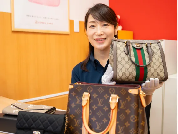 (未経験可)店舗スタッフ【ジュエリー買取店での査定やデータ入力など】の画像