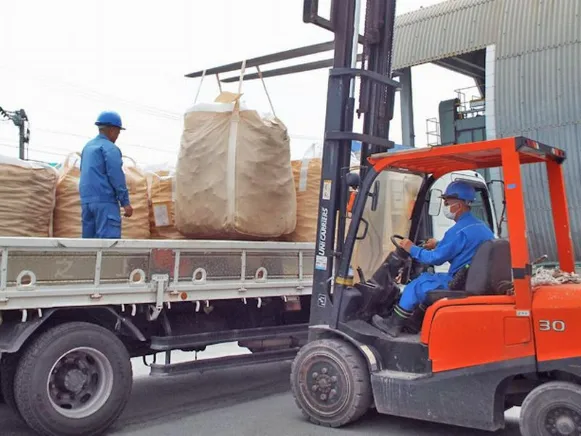 工場敷地内作業員【工場敷地内で仕分け作業や工場作業の協力】の画像