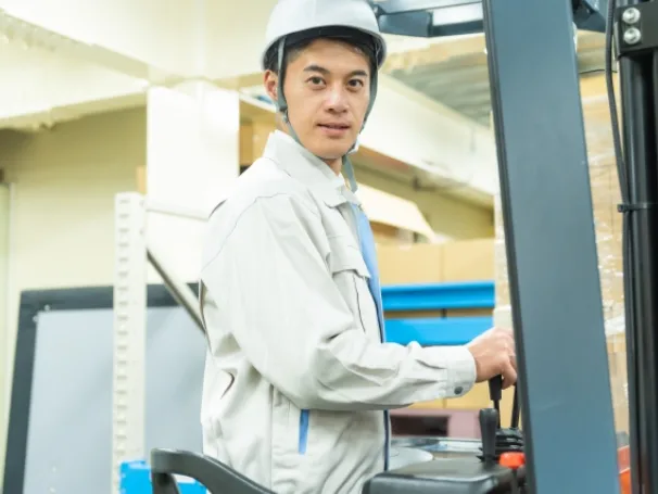 フォークリフトオペレーター【食品や日用品などの荷役作業及び製品の仕分け作業など】の画像