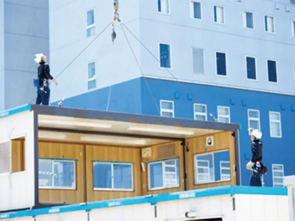 現場でのユニットハウス設置・解体の画像