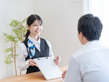 （未経験可）受付スタッフ【銀行の窓口にて受付や事務処理のお仕事】の画像