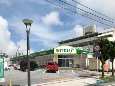 セルフレジ導入店舗でのレジスタッフ の画像