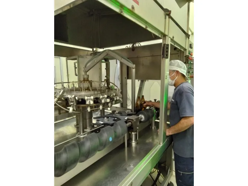 泡盛・もろみ酢の製造スタッフ【充填や仕上げ作業など】の画像