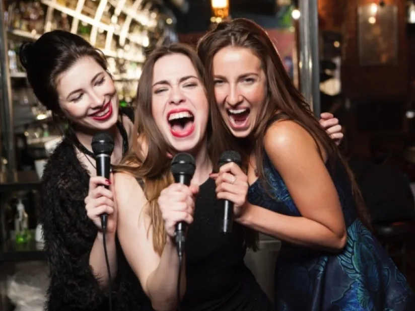 Barスタッフ【カラオケやダーツを扱う店舗での接客およびドリンク提供】の画像