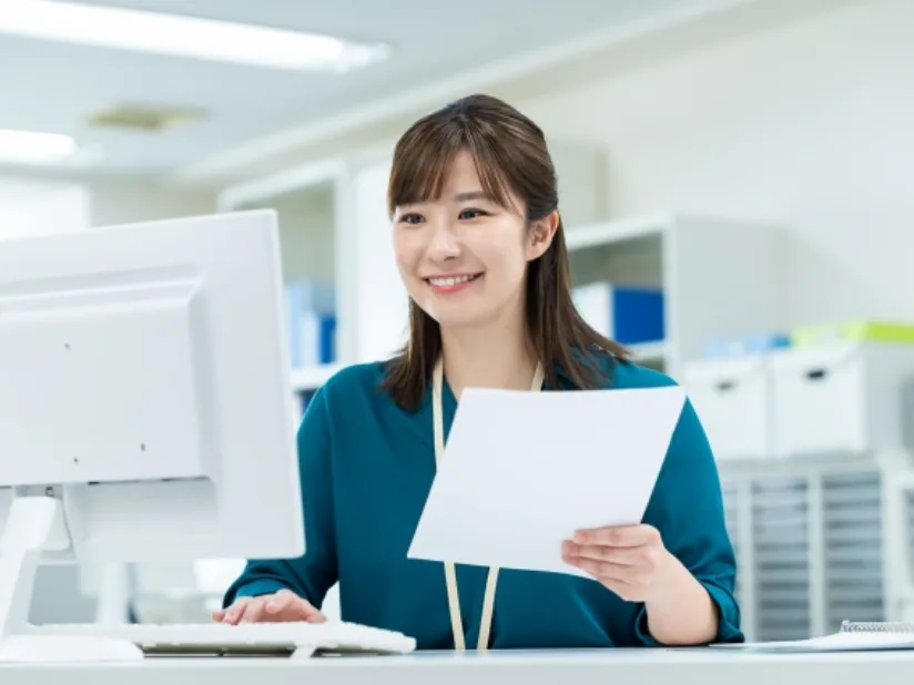 事務スタッフ【窓口対応および申請書類の確認や簡単なデータ入力など】の画像