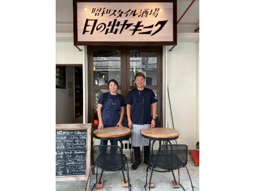 店内スタッフ【接客などのホール業務や簡単なドリンク作りなど】の画像