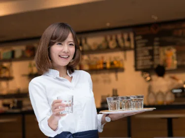 レストランホール兼売店販売スタッフ【レストランのホール業務や軽食の販売業務】の画像