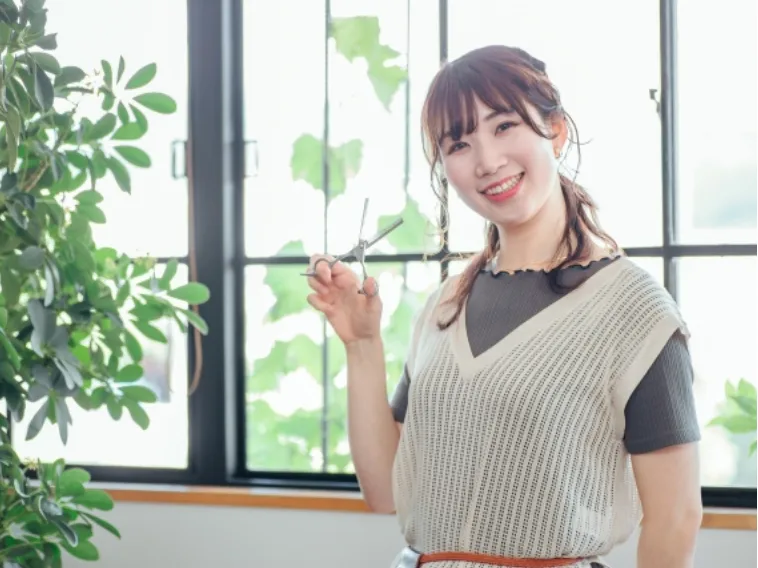 美容師アシスタント【ヘアカラーやシャンプーなどの補助業務】の画像