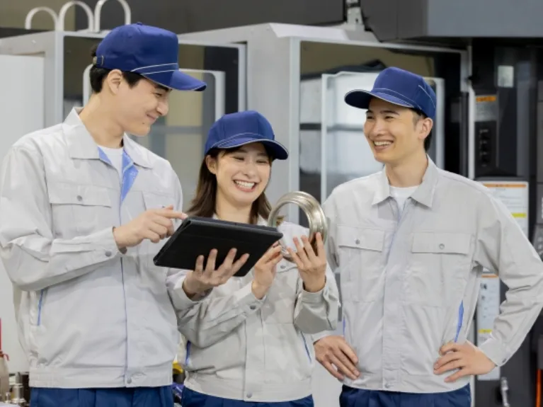 (未経験可)工場スタッフ【製品の梱包や機械セッティングするだけの加工作業】の画像